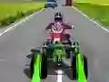Jwèt Kousinen ATV Quad nan trafik sou entènèt